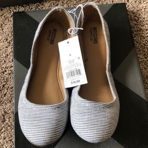 Brand flats with strips